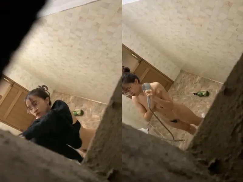 Quay lén em người yêu vú ngon tắm, khe âm đạo chảy nước ròng ròng